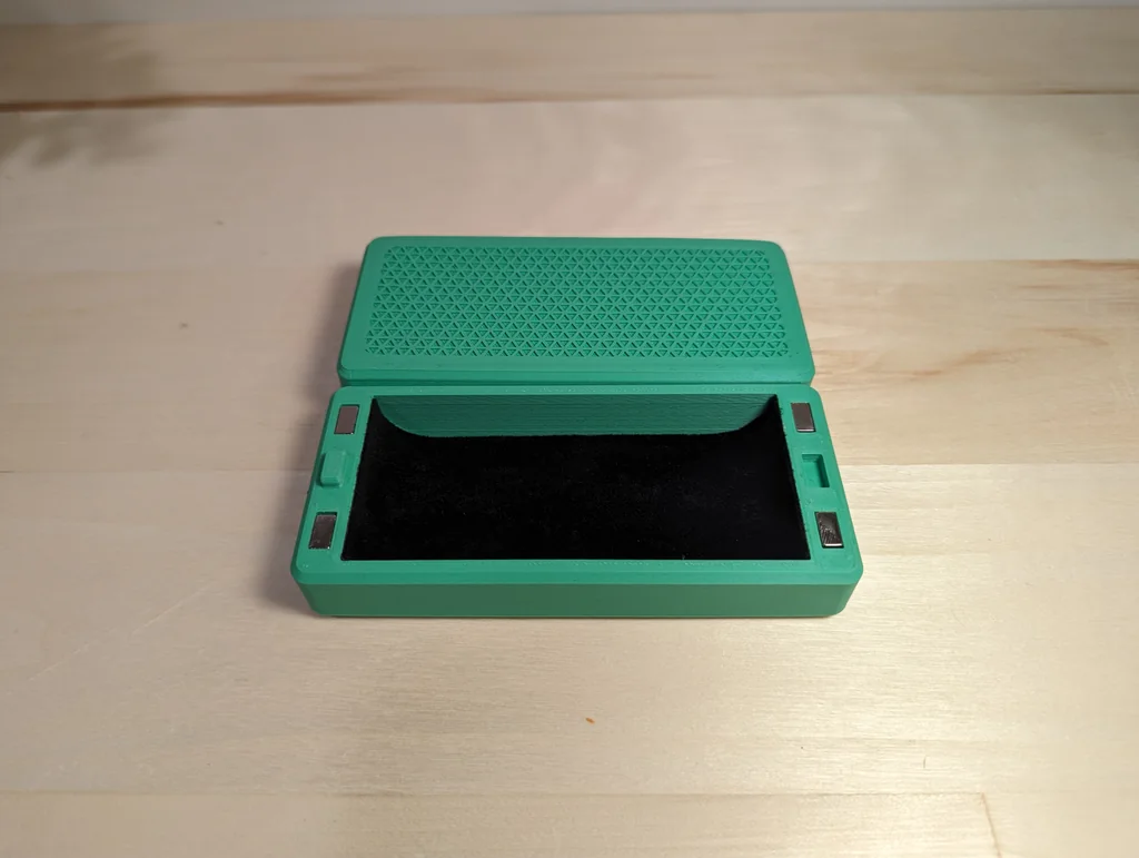 Dice storage and rolling box, sample photo 3