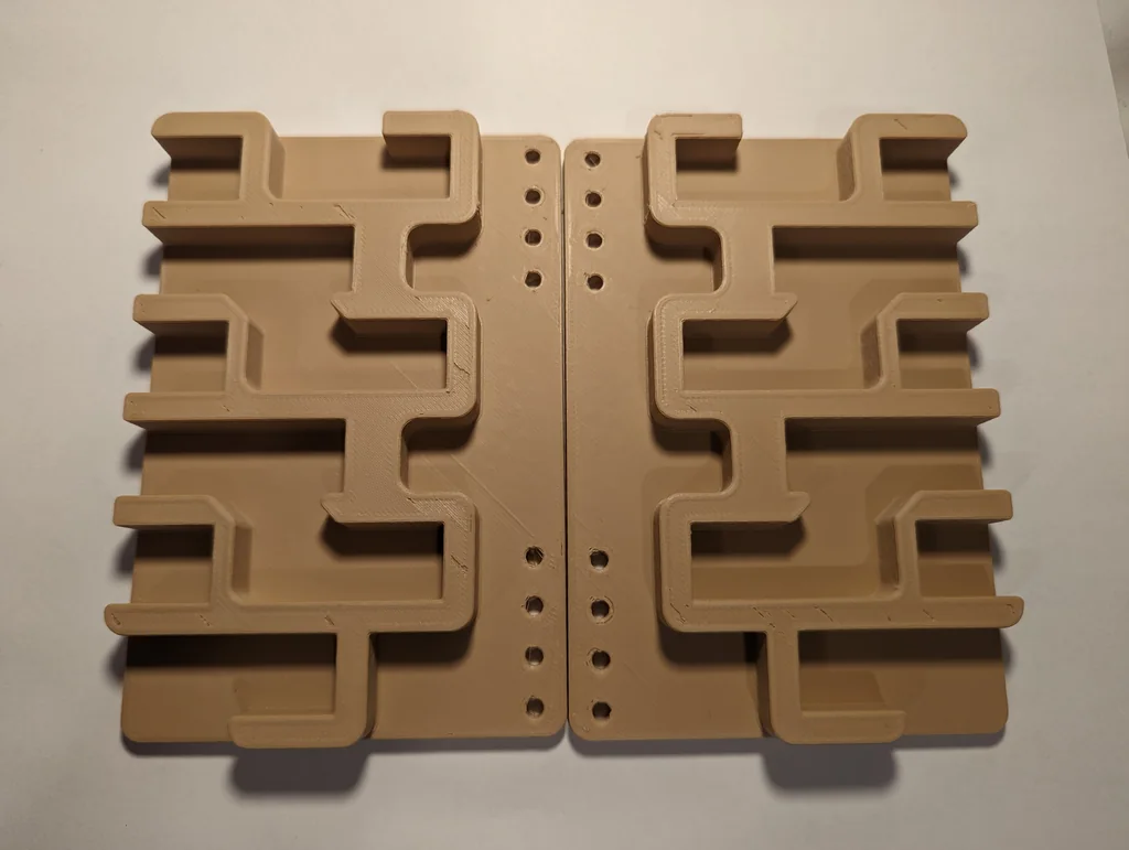 Three-heddle panel holder pair